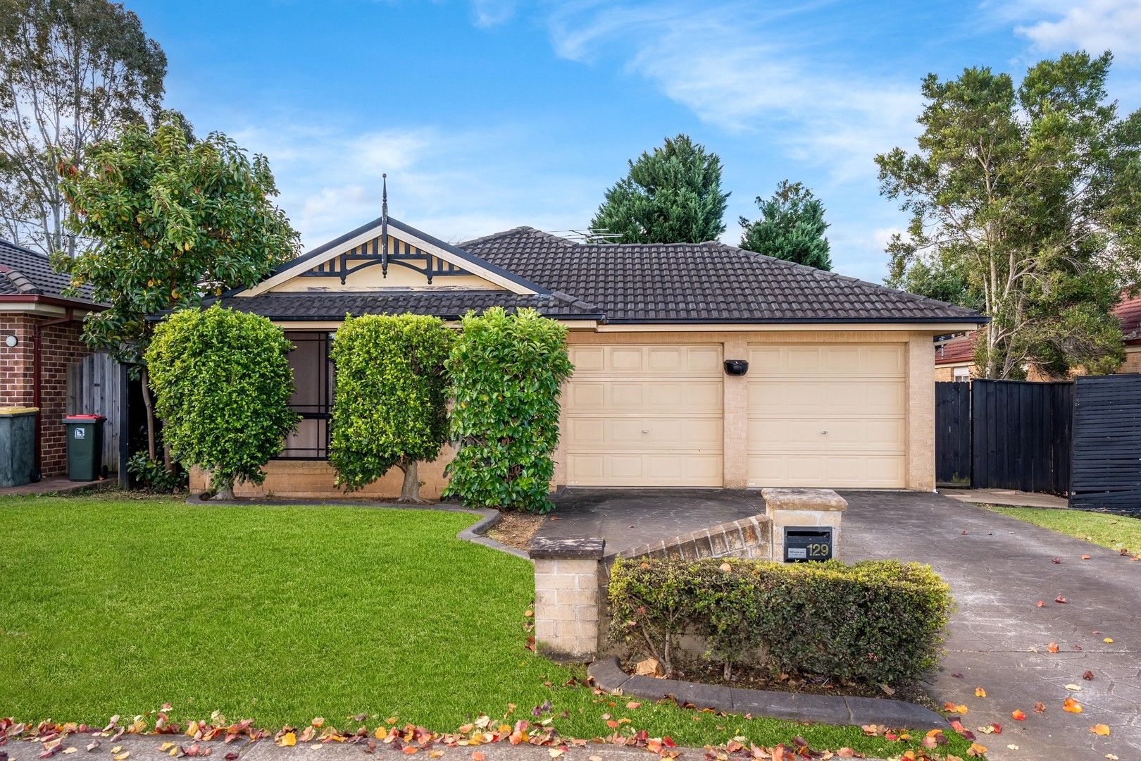 4 bedrooms House in 129 Holdsworth Drive MOUNT ANNAN NSW, 2567