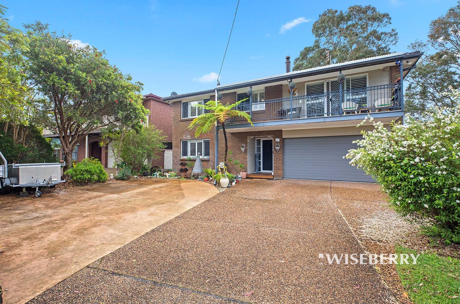 4 bedrooms House in 17 Craigie Avenue KANWAL NSW, 2259