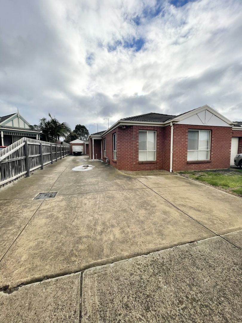 1/22 Hackett Court, Delahey VIC 3037, Image 2