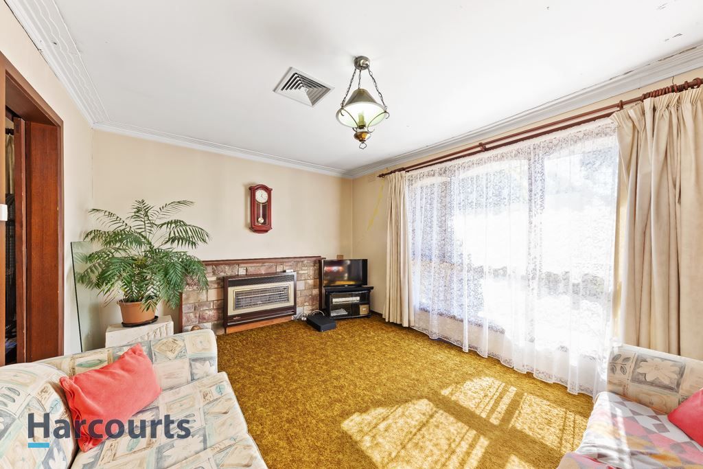 82 Millbank Drive, Deer Park VIC 3023, Image 2