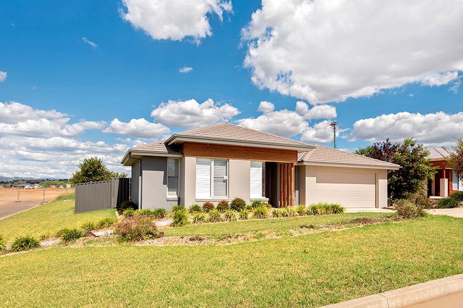 4 bedrooms House in 19 Simmental Way TAMWORTH NSW, 2340