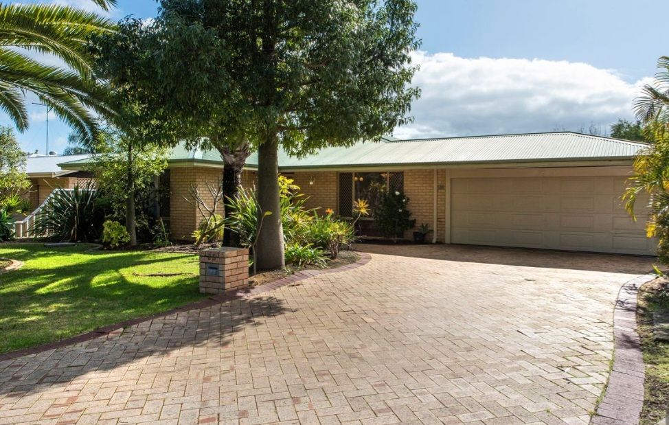 4 bedrooms House in 25 Misty Meander GREENFIELDS WA, 6210
