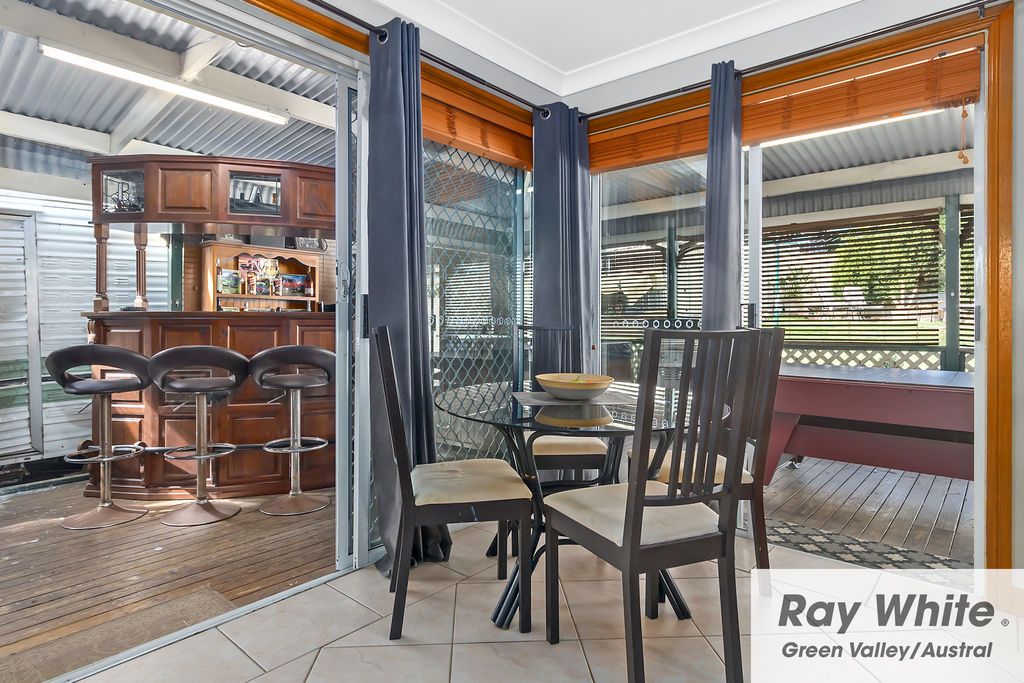 10 Dimby Place, Busby NSW 2168, Image 2