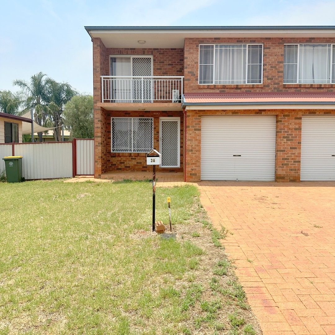 3 bedrooms Townhouse in 3A Adams Avenue CONDOBOLIN NSW, 2877
