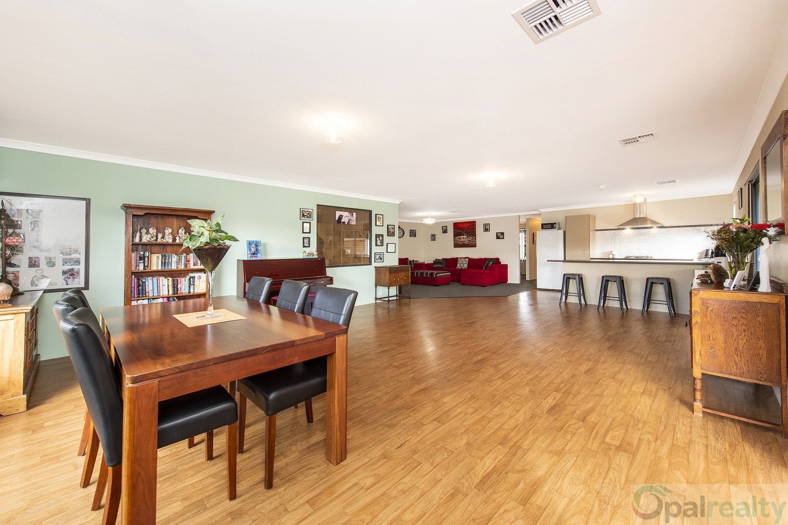 4 bedrooms House in 1 Campion Fairway LAKELANDS WA, 6180