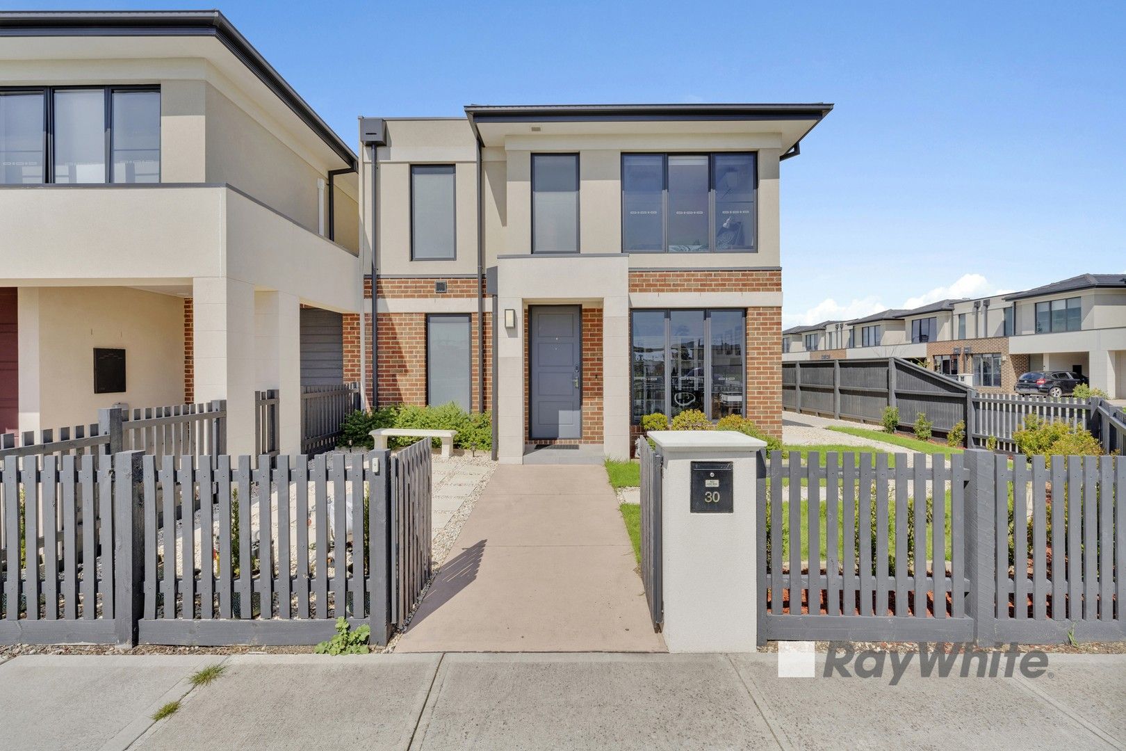 4 bedrooms House in 30 Billy Buttons Drive NARRE WARREN VIC, 3805
