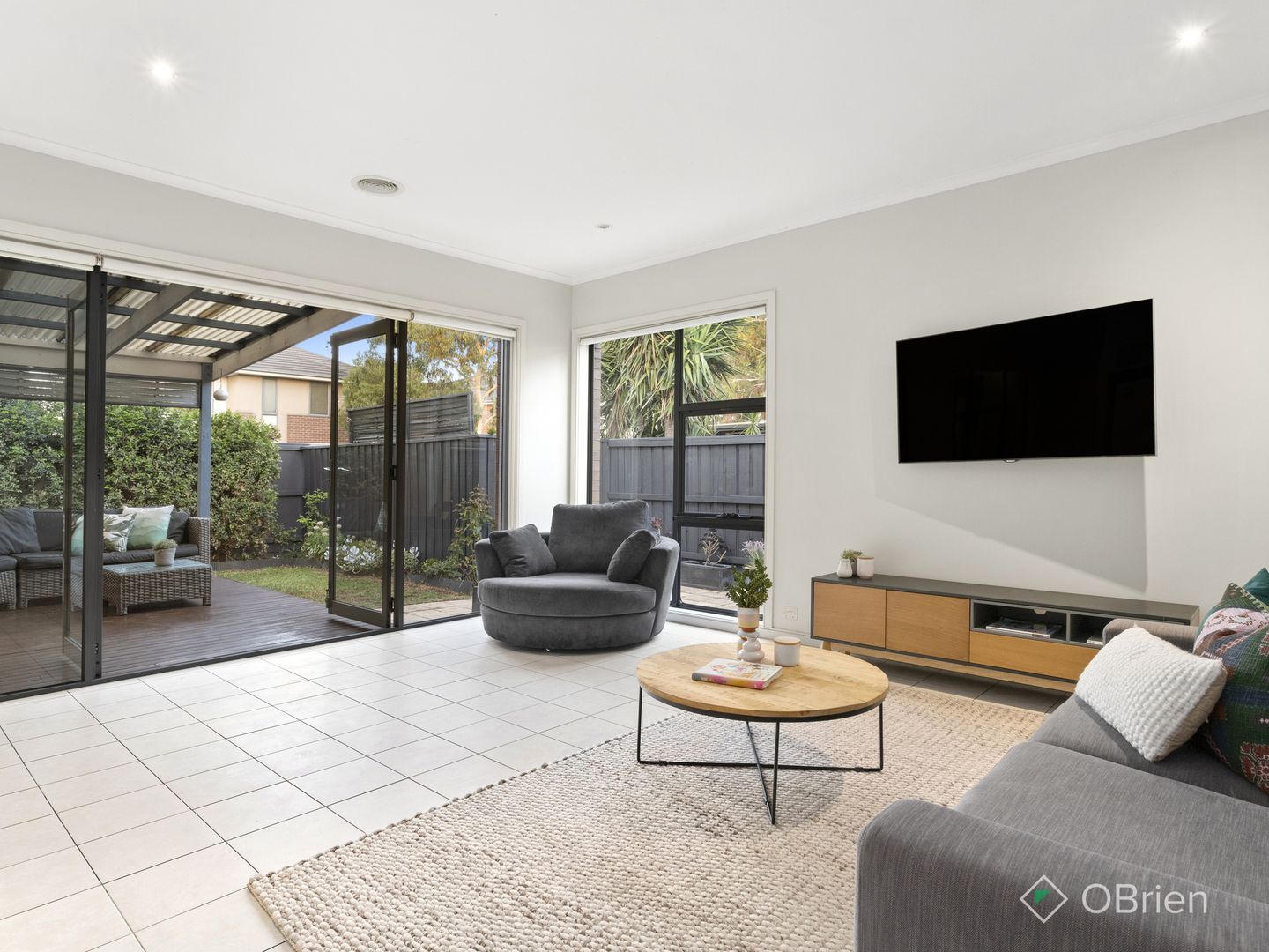 10 Pebble Beach Place, Heatherton VIC 3202, Image 1