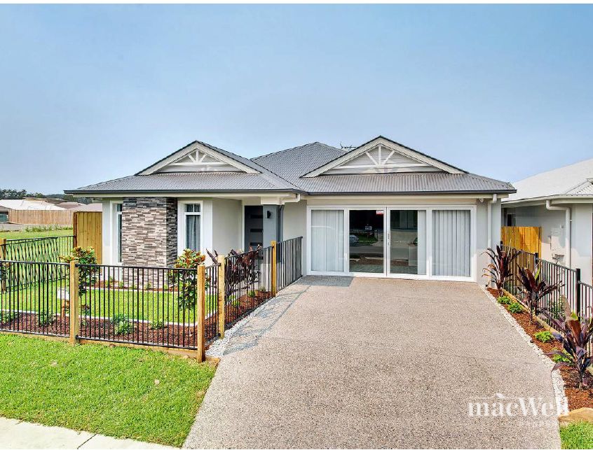 4 bedrooms House in 8 Coral Street PIMPAMA QLD, 4209