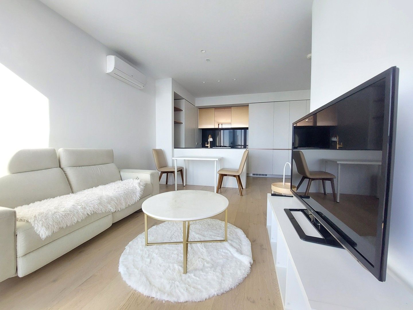 1 bedrooms Apartment / Unit / Flat in 5811/228 La Trobe Street MELBOURNE VIC, 3000