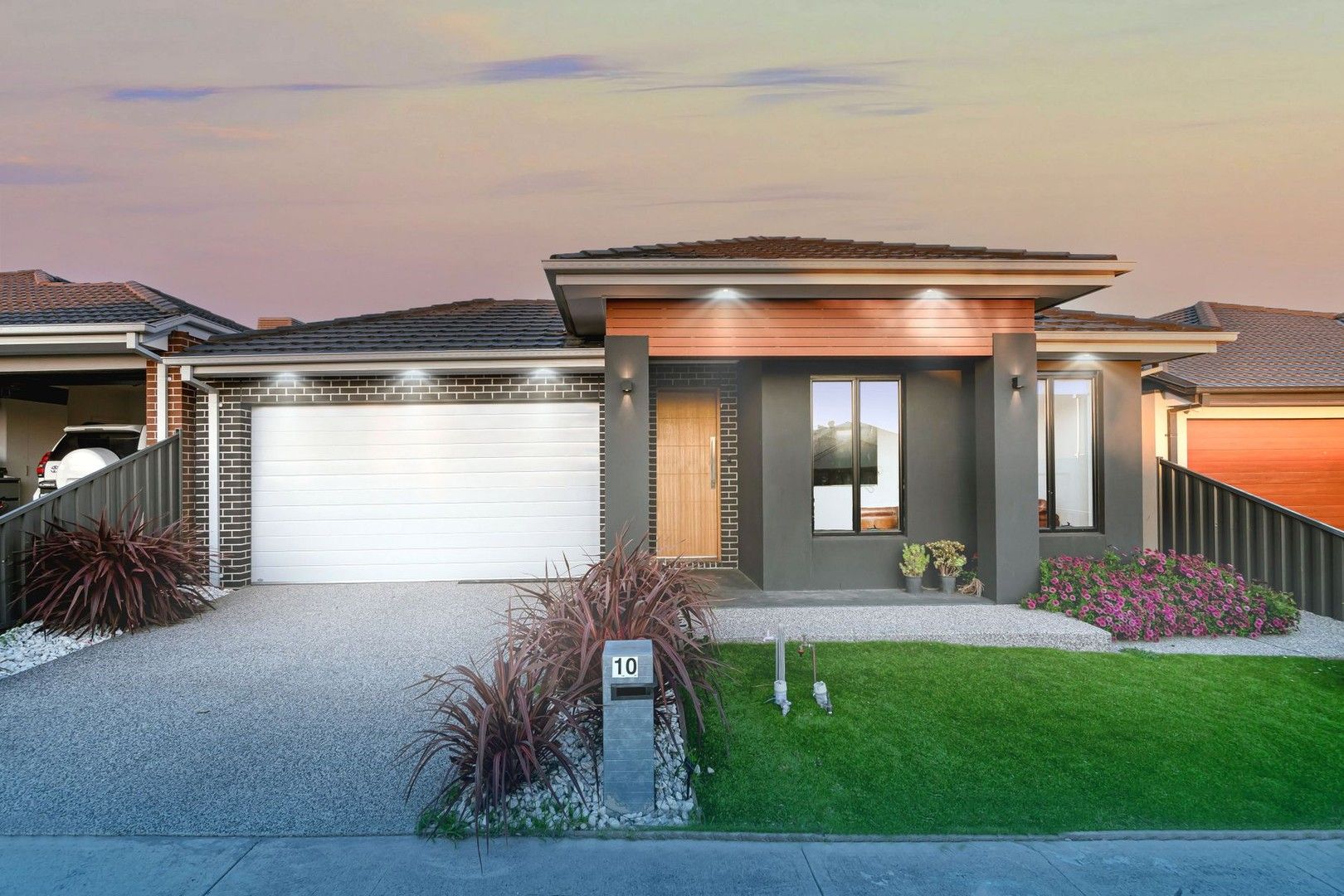 4 bedrooms House in 10 Pristine Drive GREENVALE VIC, 3059