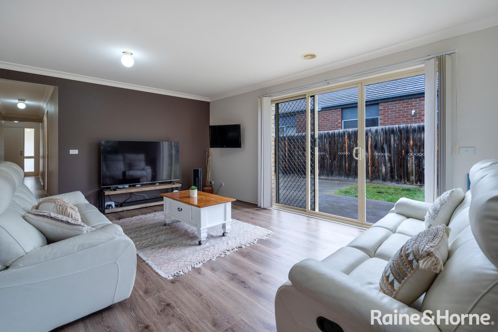 19 Deakin Grove, Burnside Heights VIC 3023, Image 2