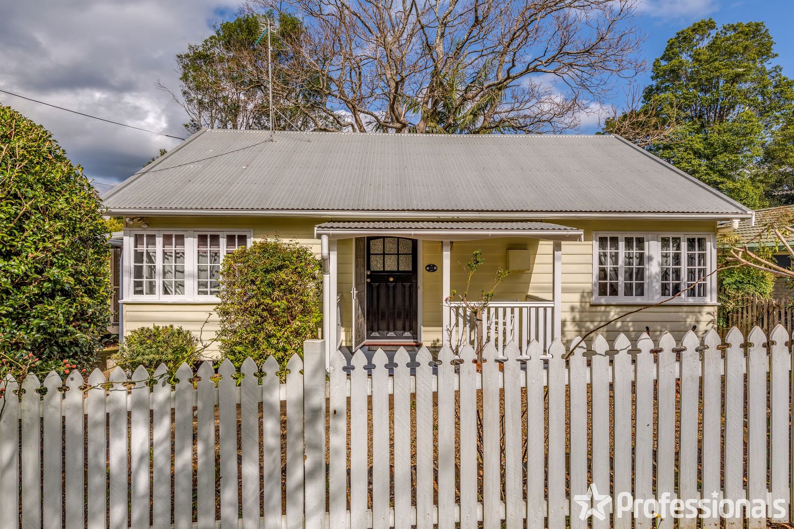 15 Beechmont Avenue, Tamborine Mountain QLD 4272, Image 1