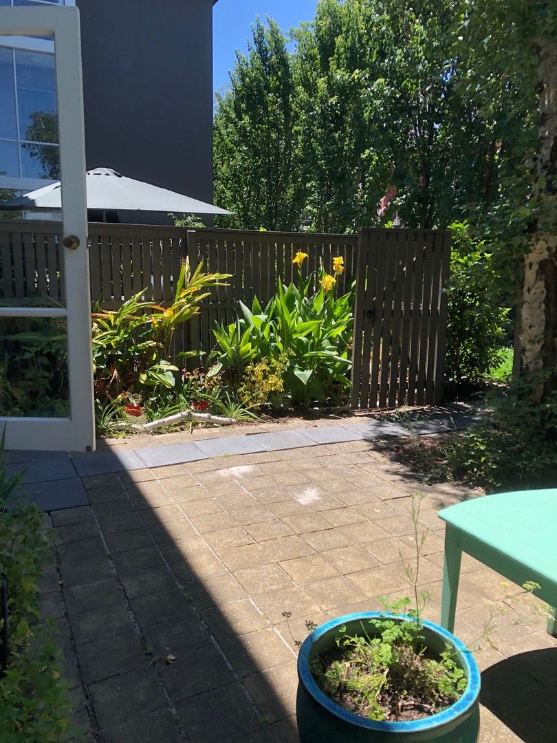1 bedrooms Apartment / Unit / Flat in 14 Springfield Avenue TOORAK VIC, 3142