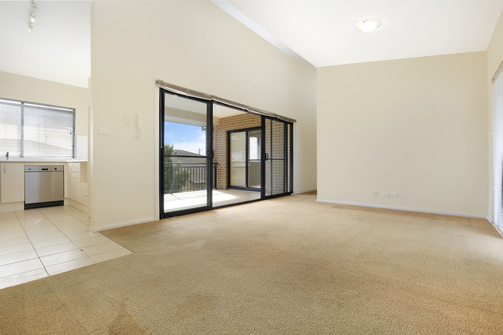 2/39 Underwood Street, Corrimal NSW 2518, Image 2