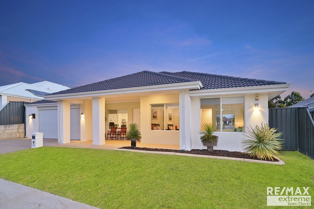 4 bedrooms House in 21 Redheart Road CARRAMAR WA, 6031