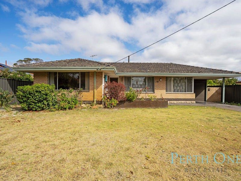 3 bedrooms House in 44 Hughenden Drive THORNLIE WA, 6108