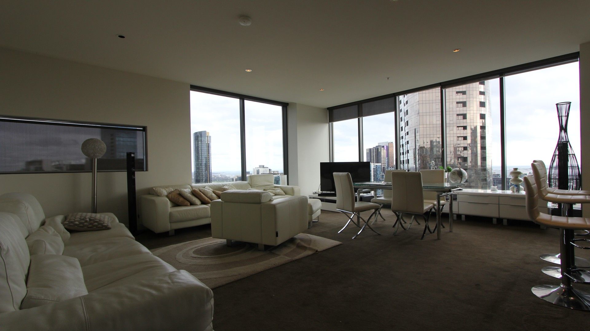 2 bedrooms Apartment / Unit / Flat in 3811/1 Freshwater Place SOUTHBANK VIC, 3006
