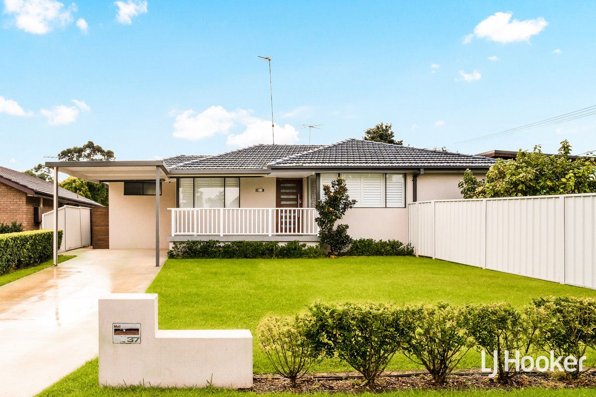 4 bedrooms House in 37 Gladstone Parade RIVERSTONE NSW, 2765