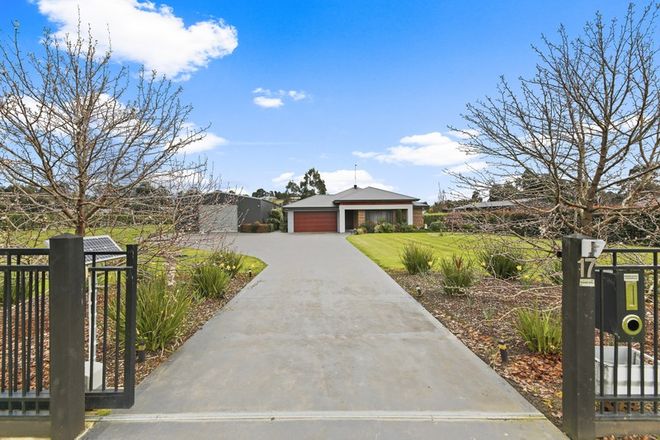 Picture of 17 Ripplebrook Court, DROUIN VIC 3818