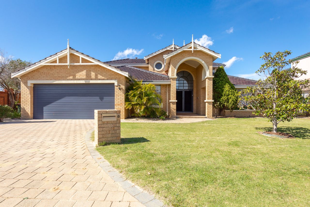 4 bedrooms House in 8 St Martins Close CHURCHLANDS WA, 6018