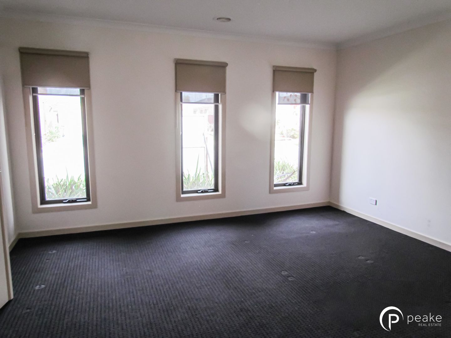 8 Longbow Terrace, Cranbourne North VIC 3977, Image 2