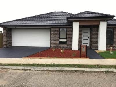 3 bedrooms House in 9 Isparta Mews ROXBURGH PARK VIC, 3064