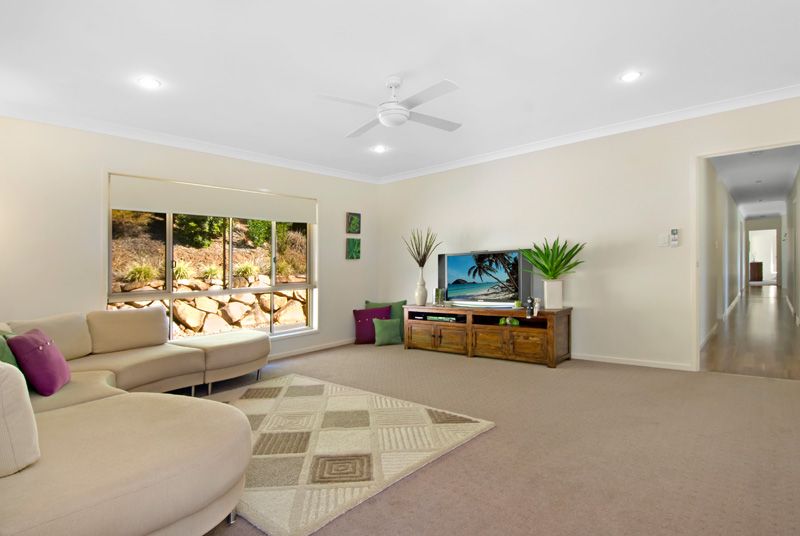 1 Towen View Court, TOWEN MOUNTAIN QLD 4560, Image 2