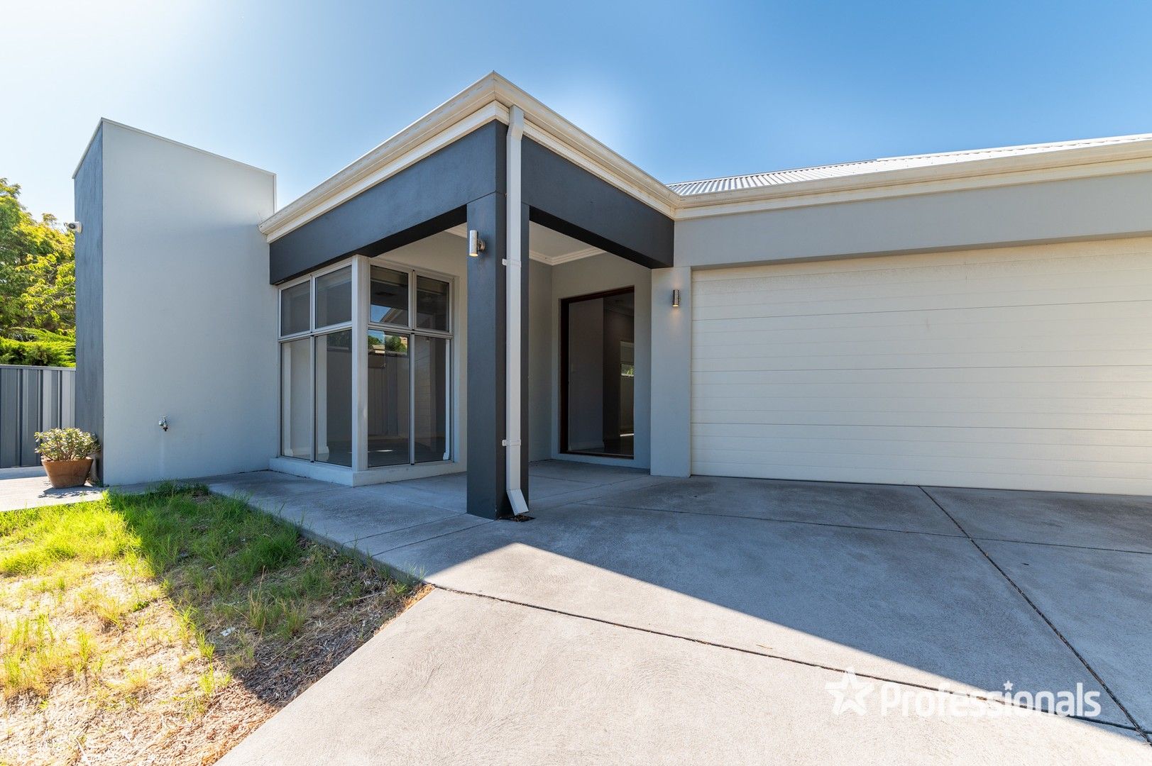 4 bedrooms House in 27A Maguire Avenue BEECHBORO WA, 6063
