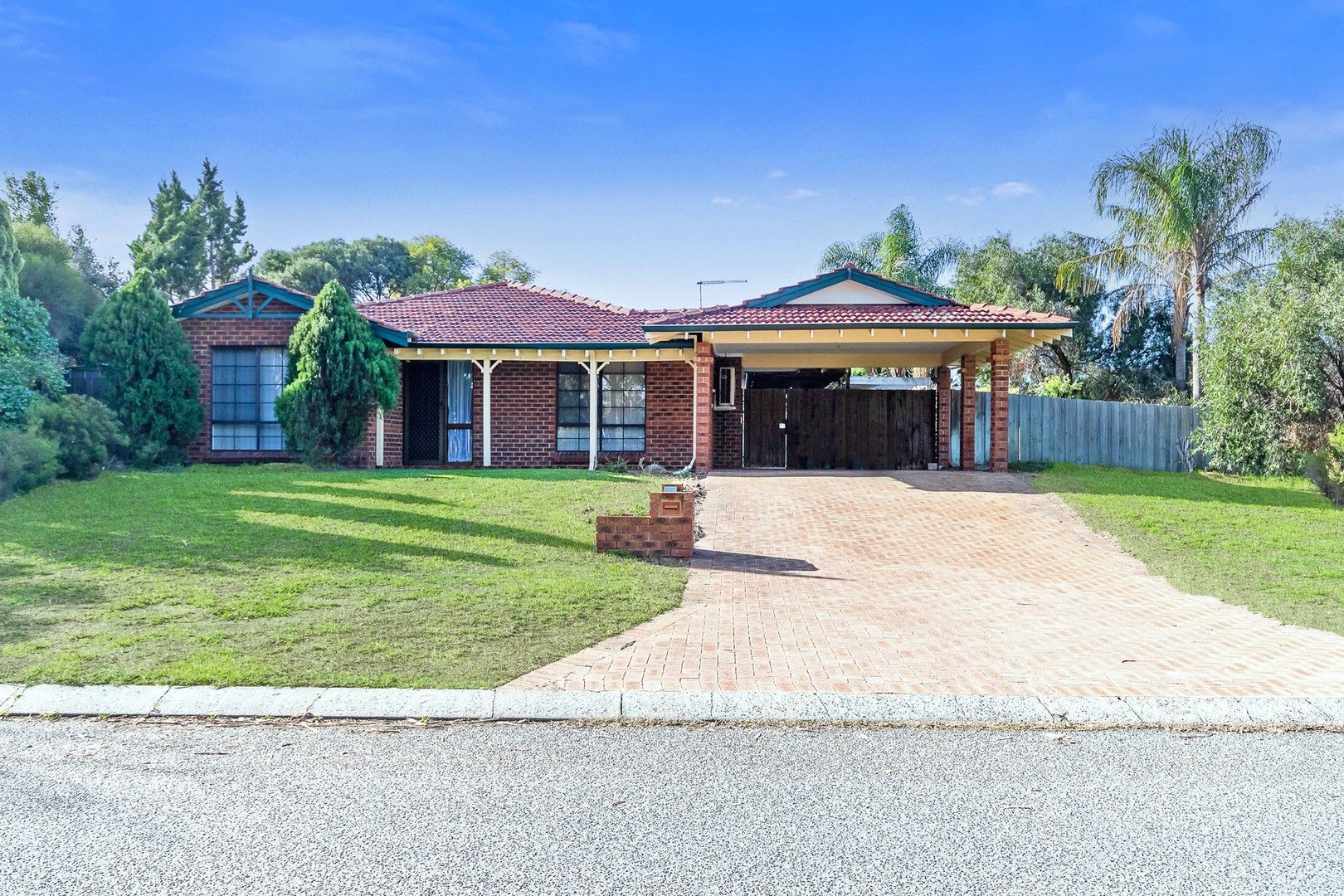 4 bedrooms House in 21 Quinault Loop JOONDALUP WA, 6027