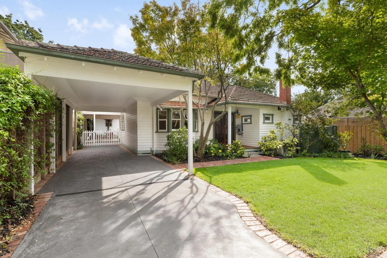 11 Kinloch Avenue, Mont Albert VIC 3127