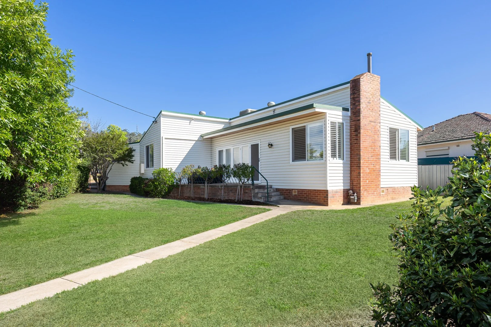 Primary image of 298 Lake Albert Road, Kooringal NSW 2650