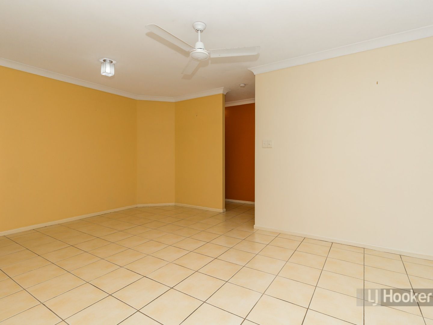 6 Weldon Court, Hillcrest QLD 4118, Image 2