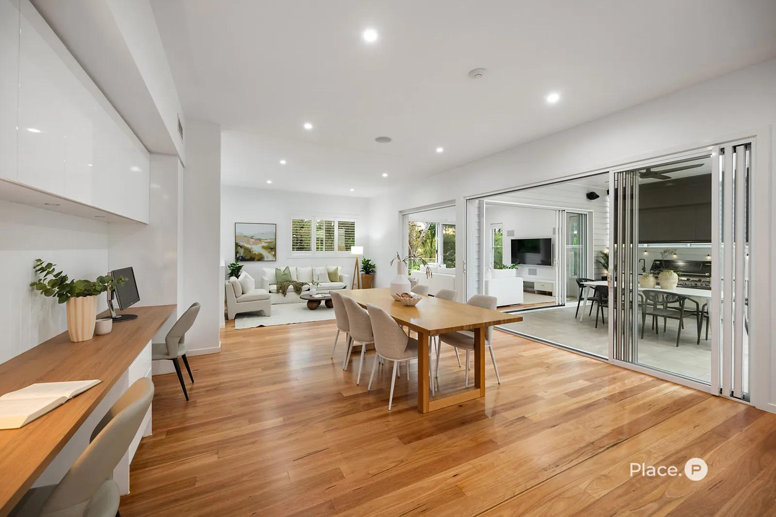 Family Home in Prestige Location with Fully Self-contained Studio - More