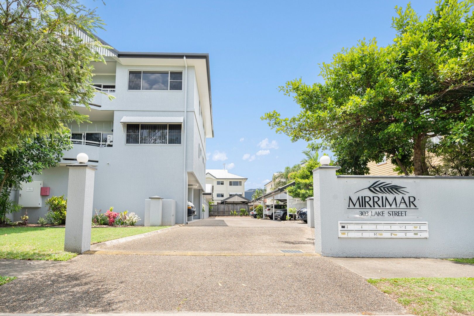 2 bedrooms Apartment / Unit / Flat in 11/303-305 Lake Street CAIRNS NORTH QLD, 4870