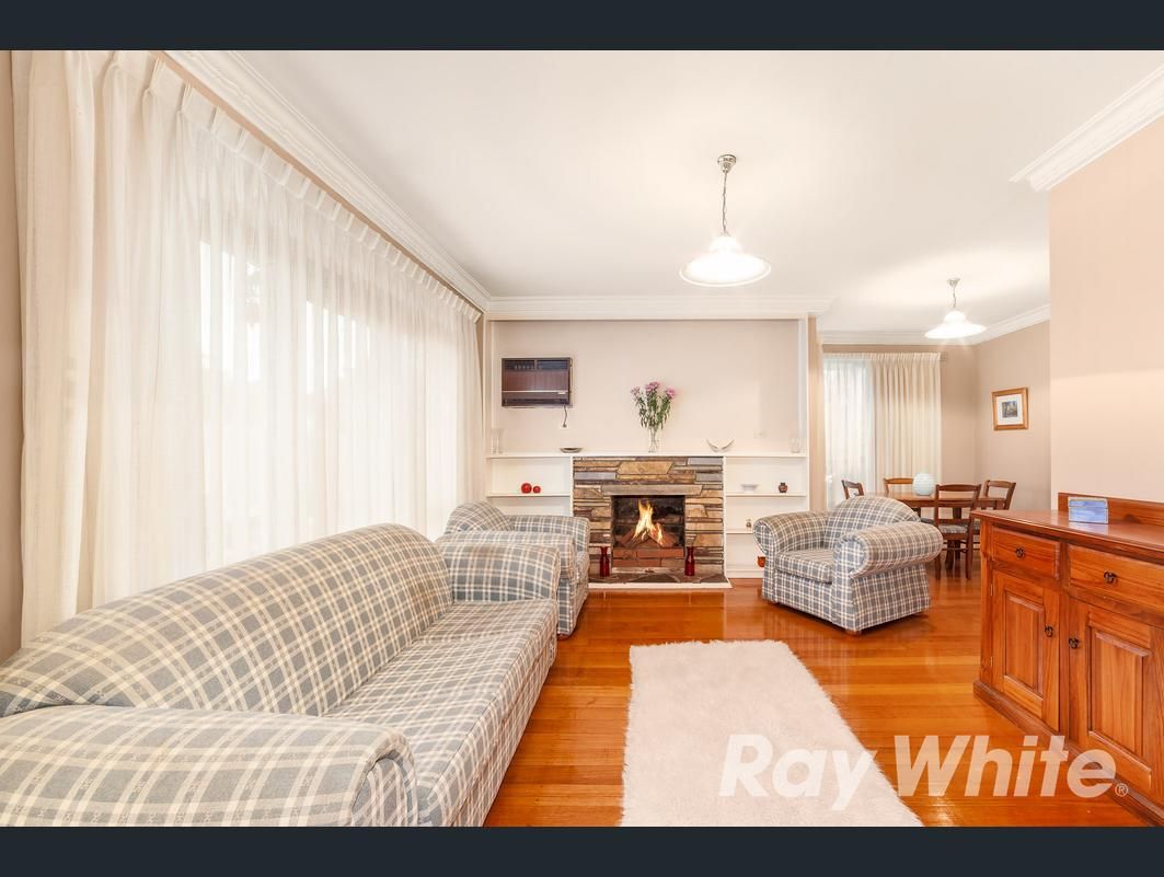 4 Ryan Grove, Blackburn VIC 3130, Image 2