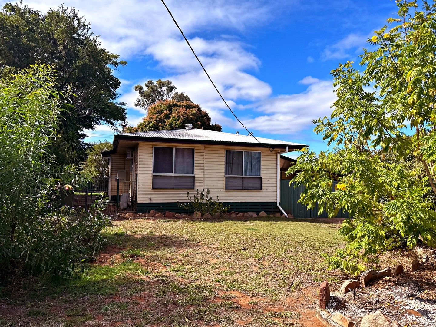 3 bedrooms House in 12 Cobb Court MORANBAH QLD, 4744