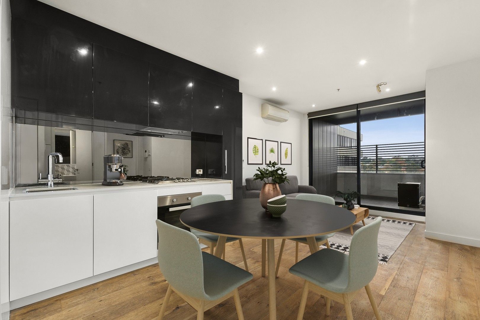 2 bedrooms Apartment / Unit / Flat in 511/12 Albert Street HAWTHORN VIC, 3122