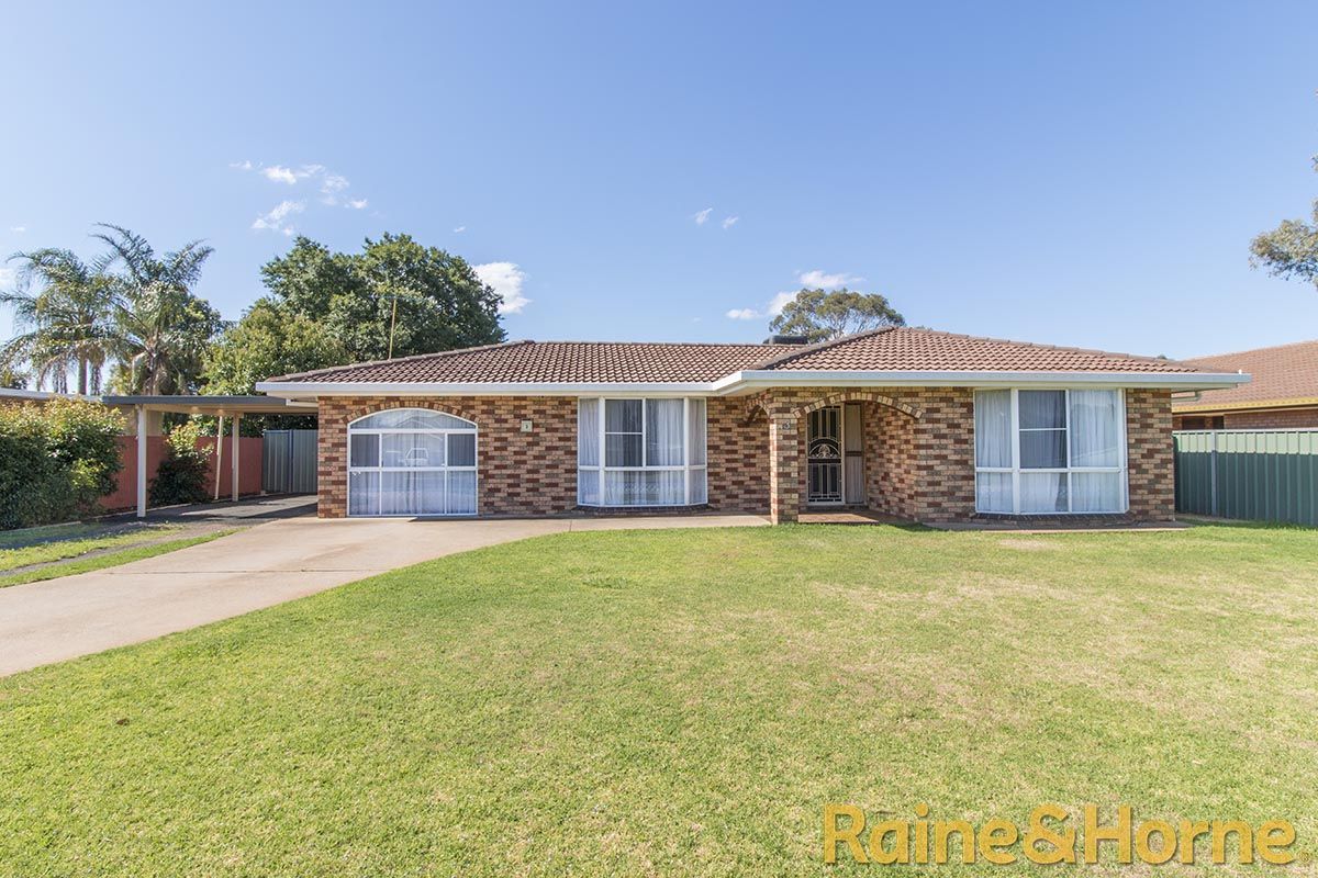 4 bedrooms House in 3 Ironbark Close DUBBO NSW, 2830