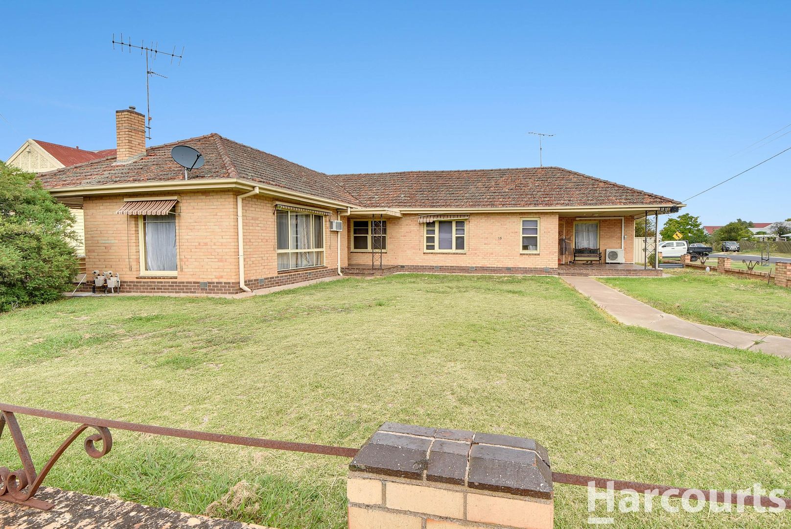 1 and 2/18 Urquhart, Horsham VIC 3400, Image 2