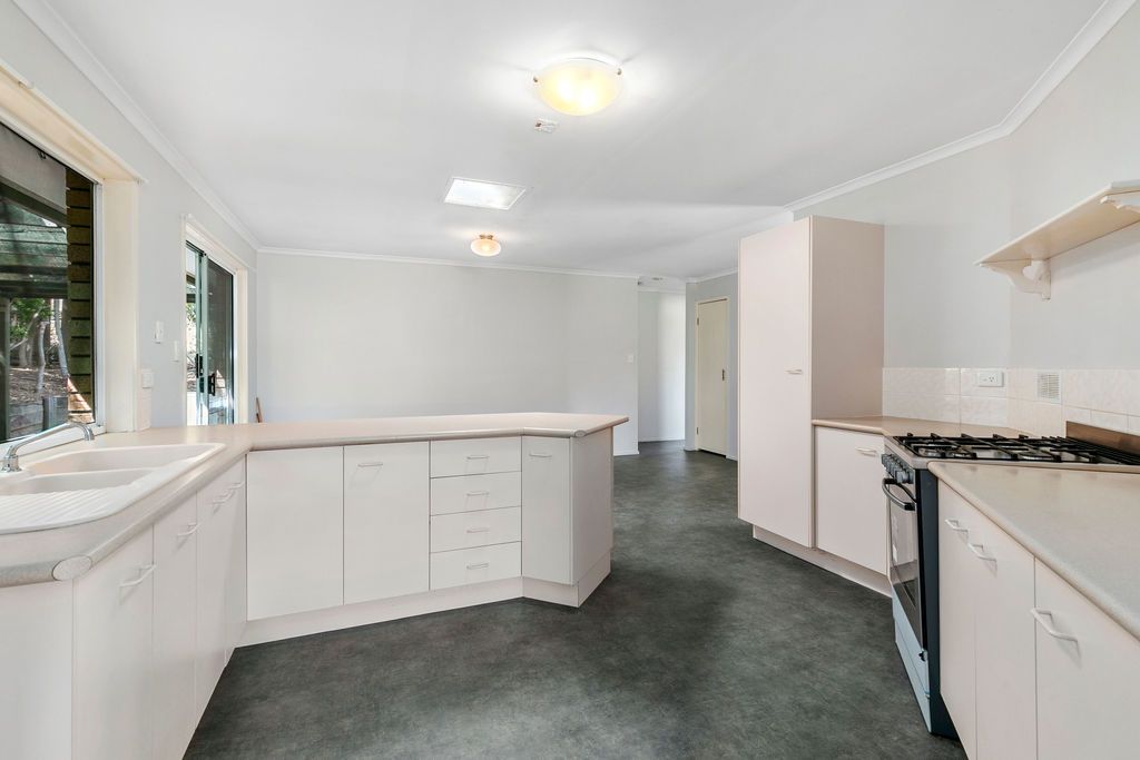 48 Harman St, Manly QLD 4179, Image 2