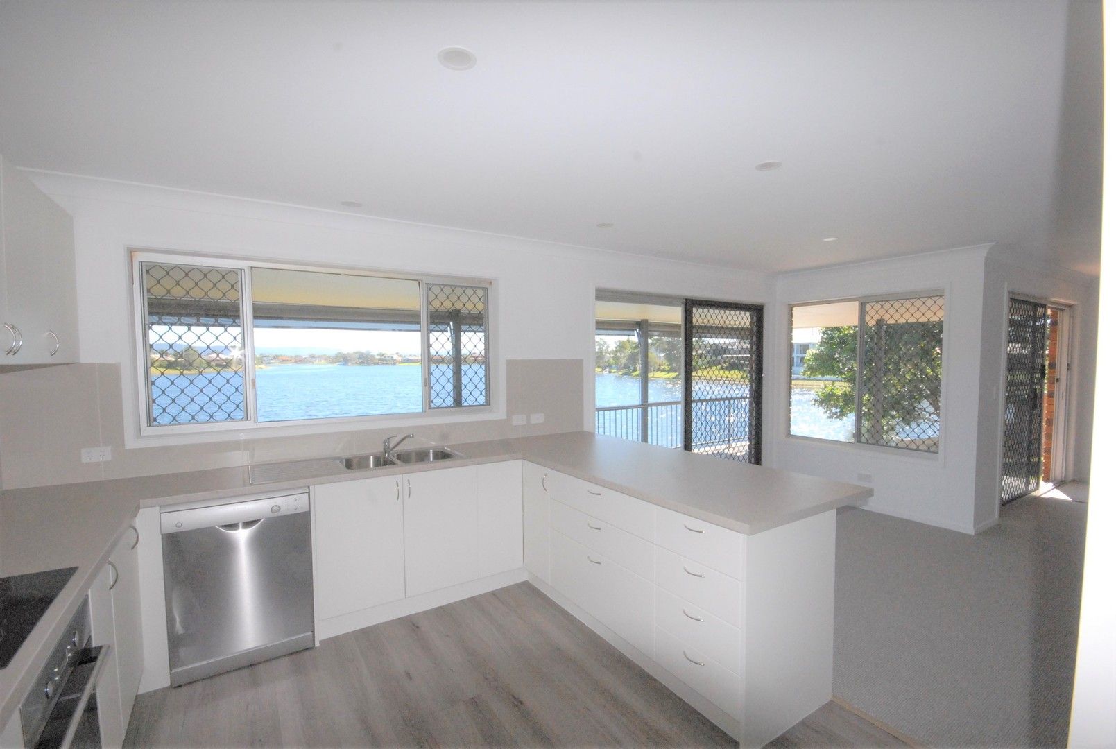 21 Kingfisher Crescent, Burleigh Waters QLD 4220, Image 0