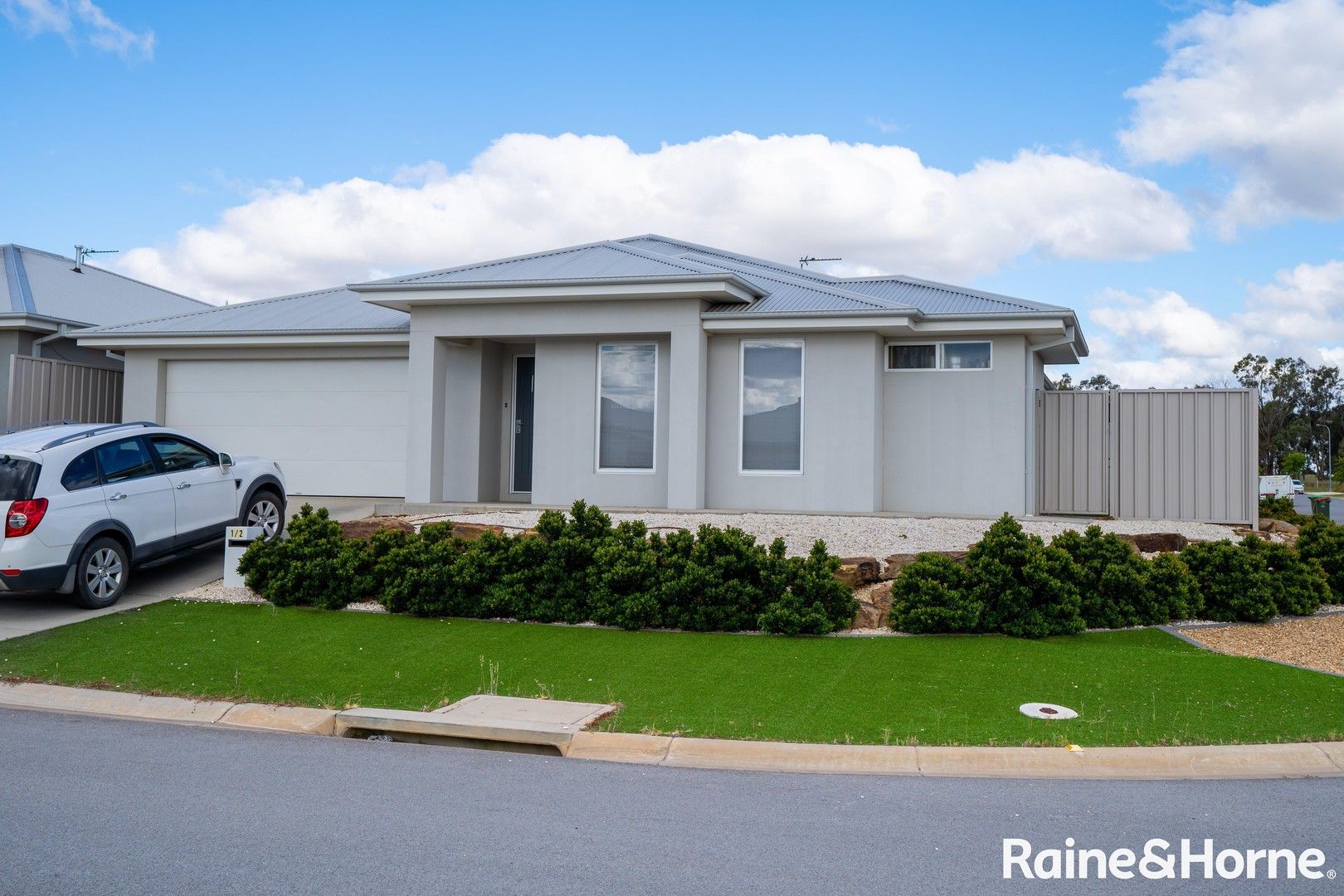 3 bedrooms House in 1/2 Barralong Way GOBBAGOMBALIN NSW, 2650
