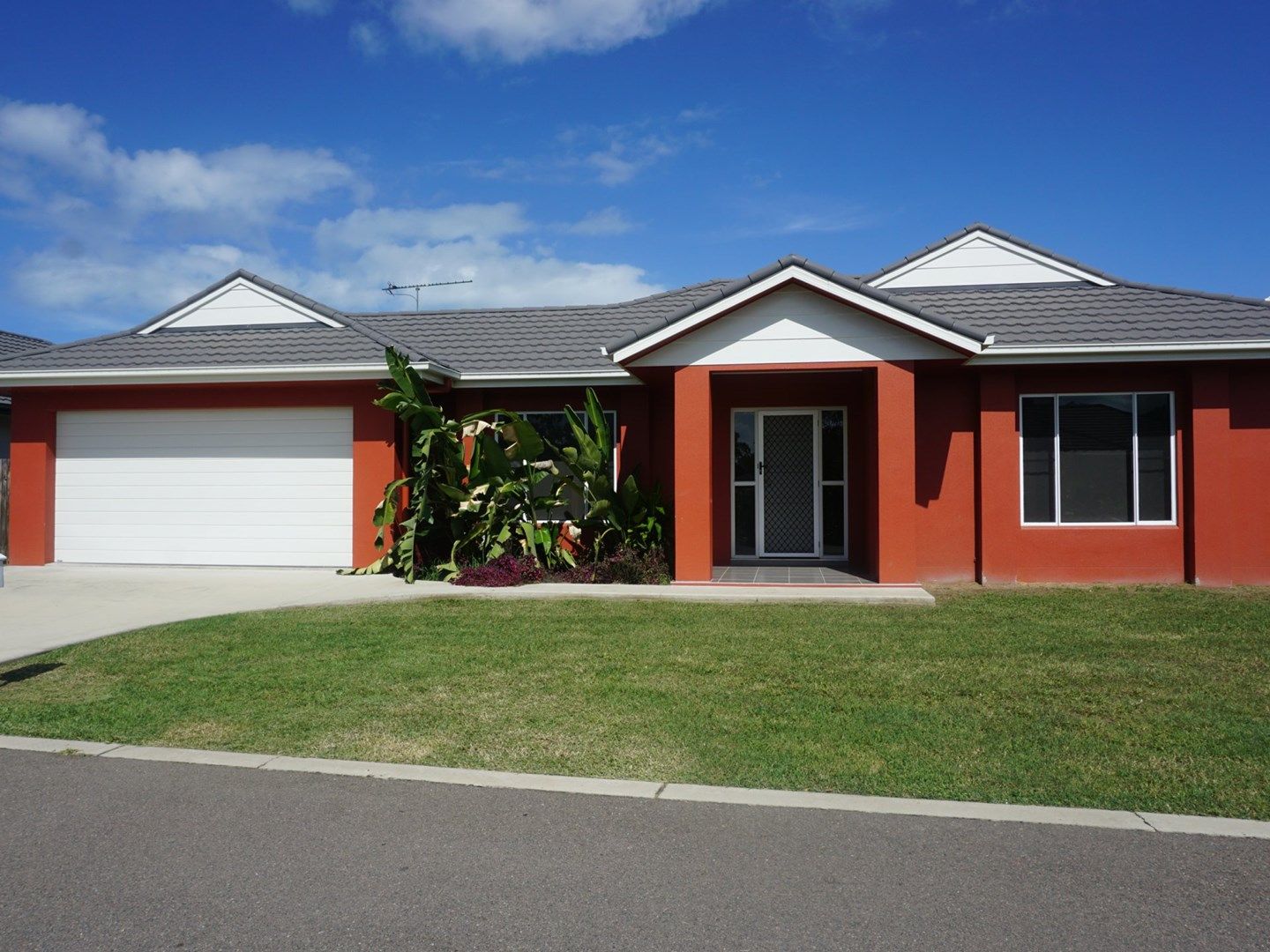 34 Seabreeze Crescent, Bowen Property History & Address Research Domain