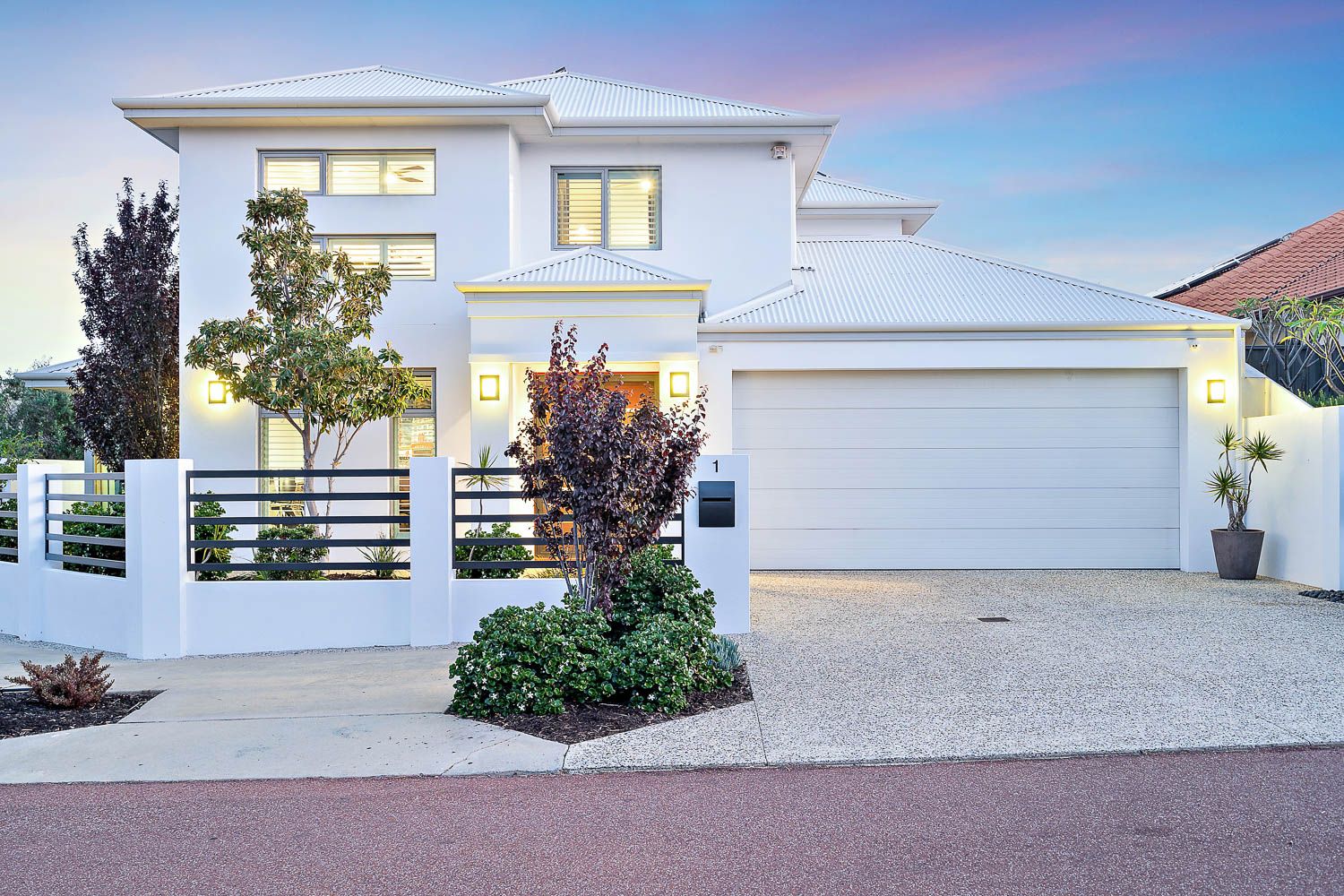 5 bedrooms House in 1 Waterford Street BEACONSFIELD WA, 6162