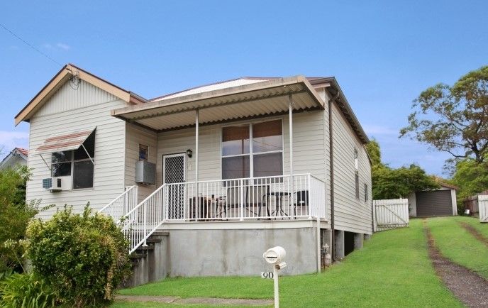 3 bedrooms House in 90 Naughton Avenue BIRMINGHAM GARDENS NSW, 2287