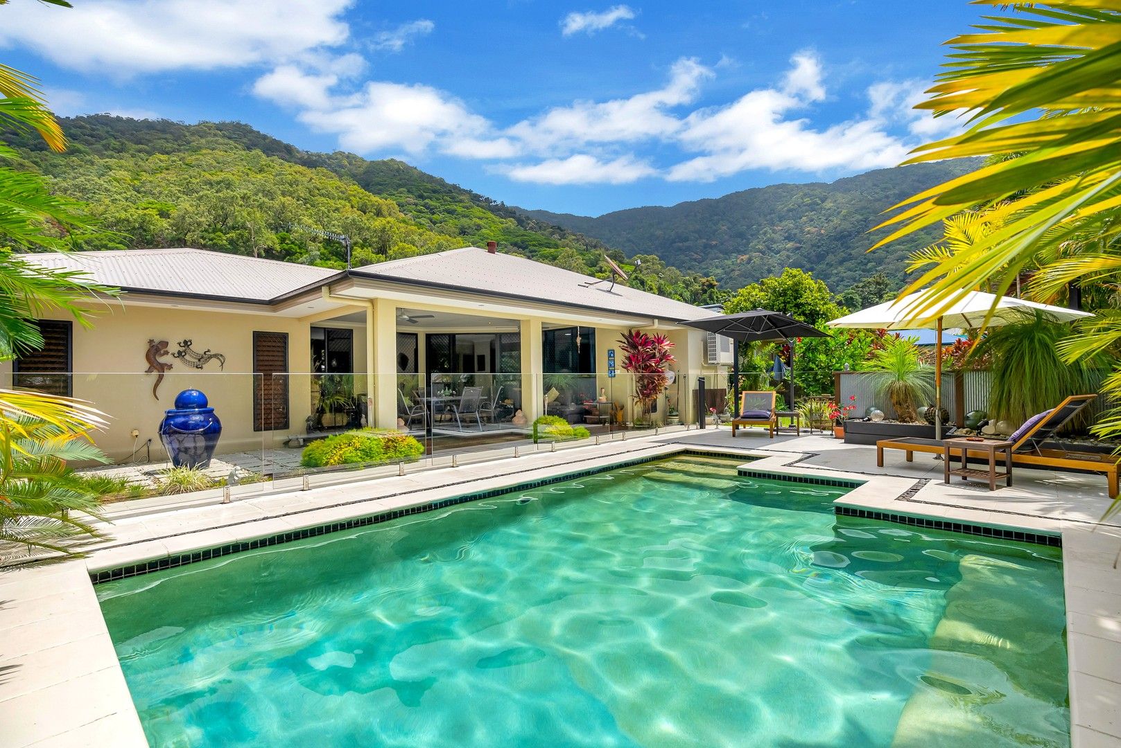 4 bedrooms House in 5 Savannah Street PALM COVE QLD, 4879