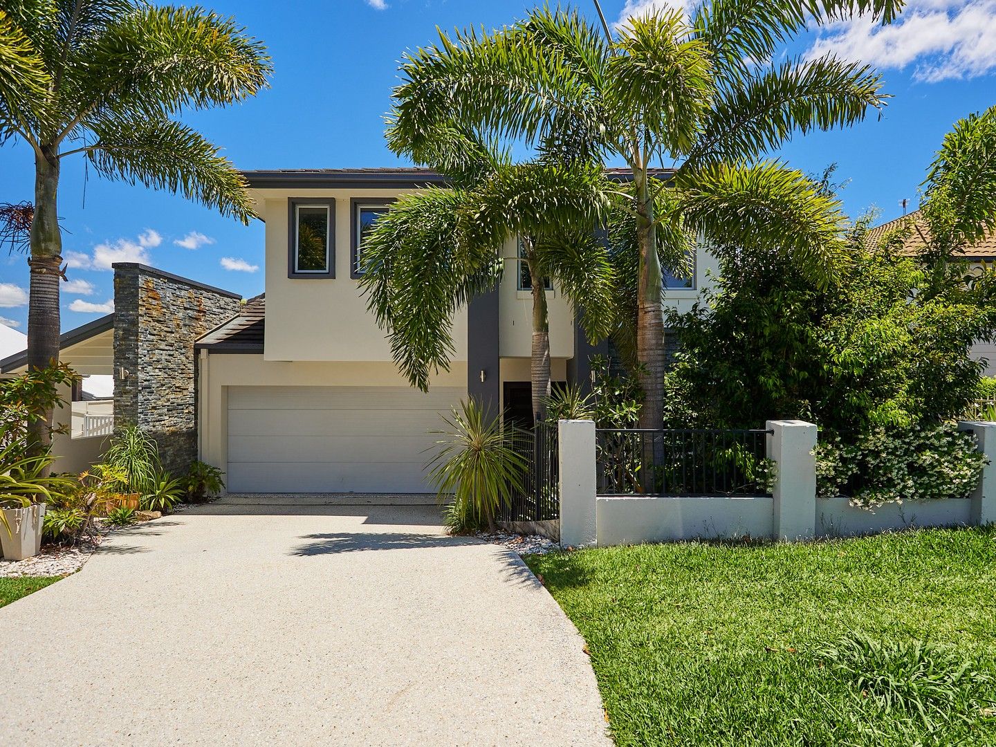 4 bedrooms House in 1/7 Saleya Drive VARSITY LAKES QLD, 4227