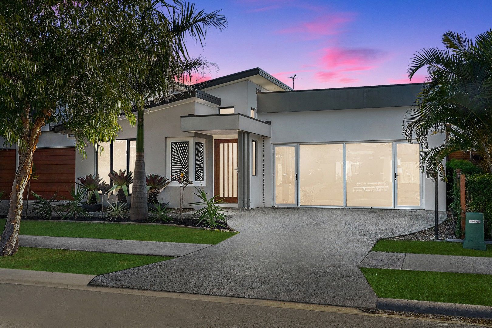 4 bedrooms House in 5 Mason Street YARRABILBA QLD, 4207