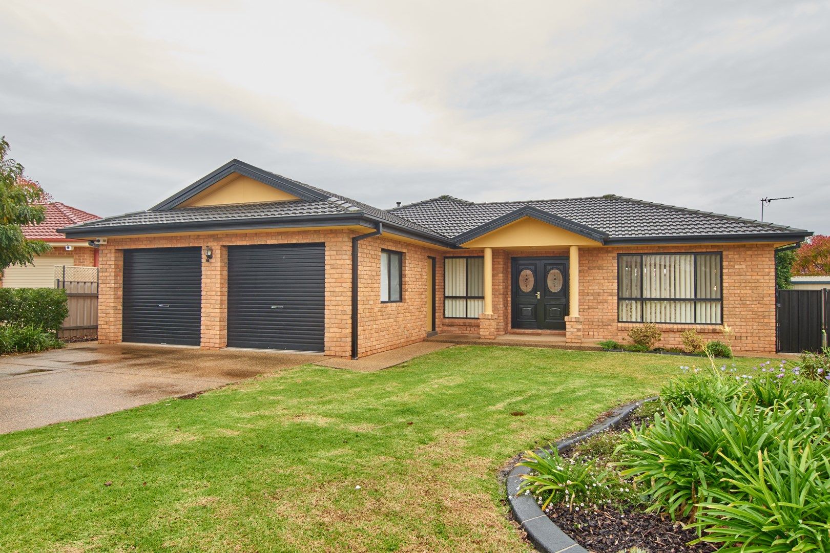3 Woomera Place, Glenfield Park Property History & Address Research