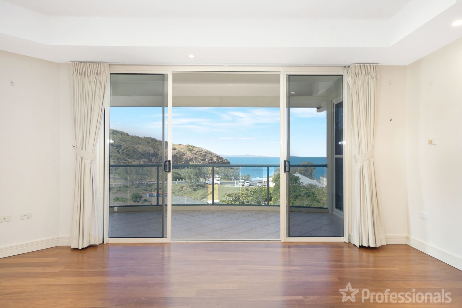 4/12-14 Breakwater Drive, Rosslyn QLD 4703, Image 1